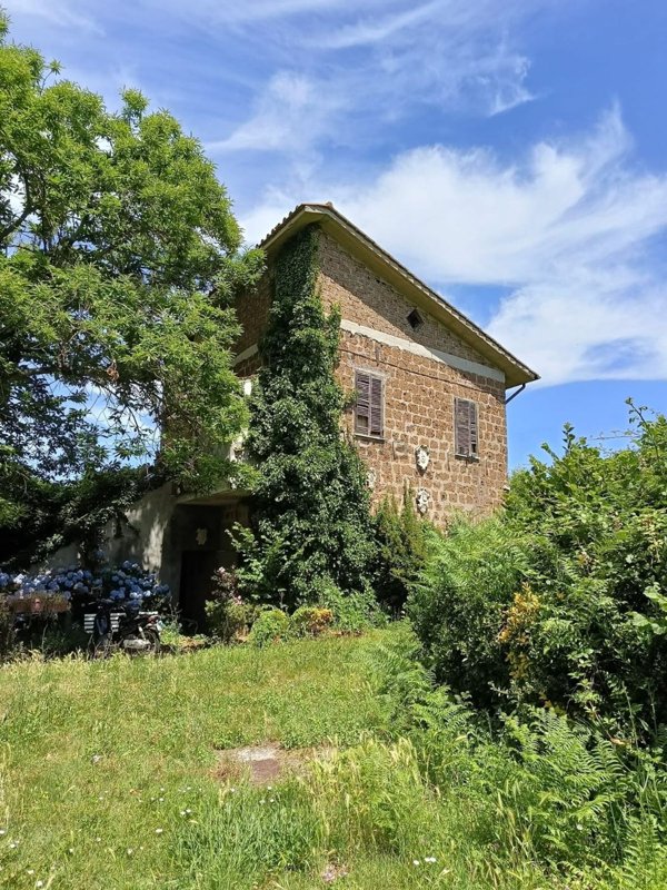 casa indipendente in vendita a Ronciglione