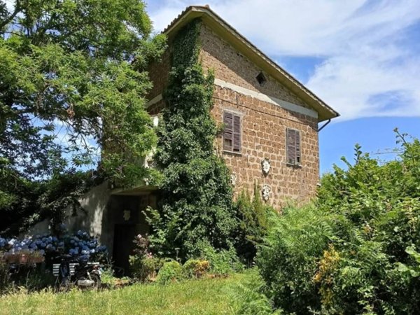 casa indipendente in vendita a Ronciglione
