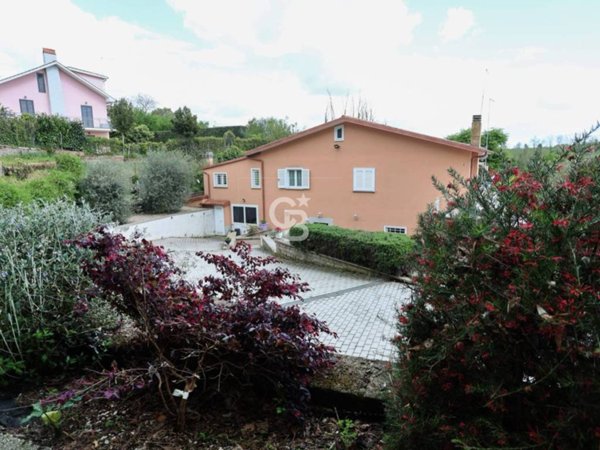 casa indipendente in vendita a Ronciglione