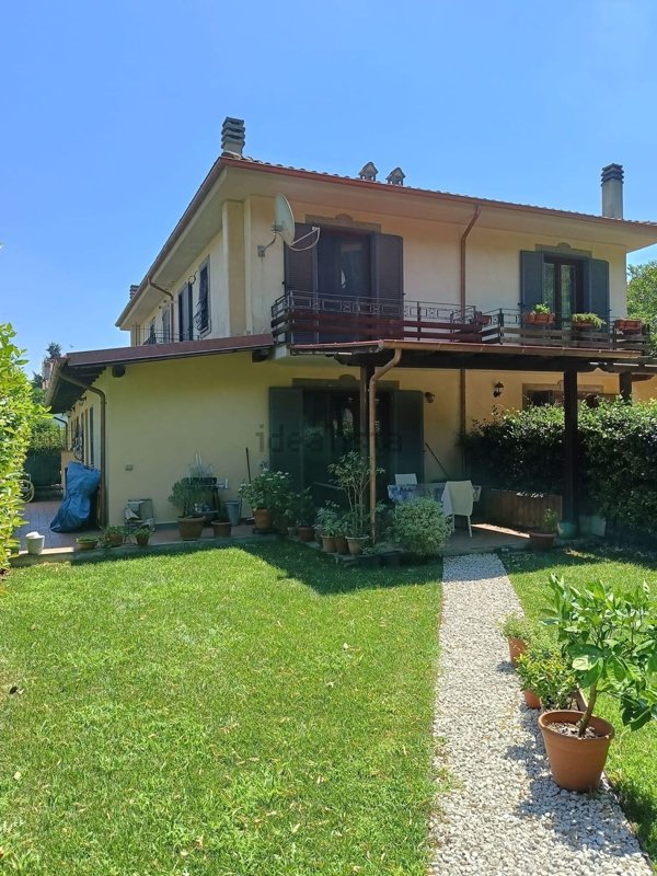 casa indipendente in vendita a Ronciglione