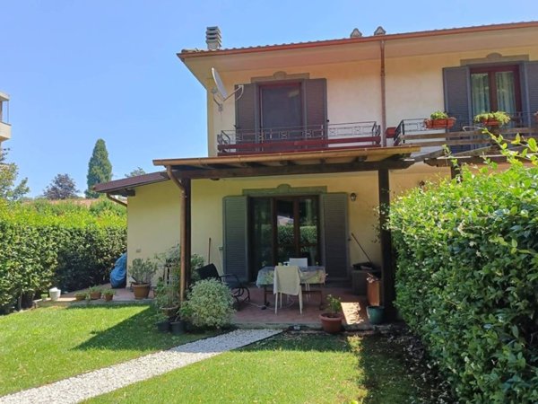 casa indipendente in vendita a Ronciglione
