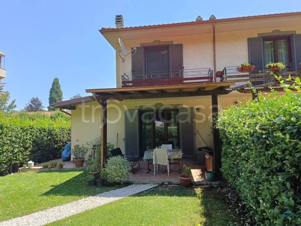 casa indipendente in vendita a Ronciglione