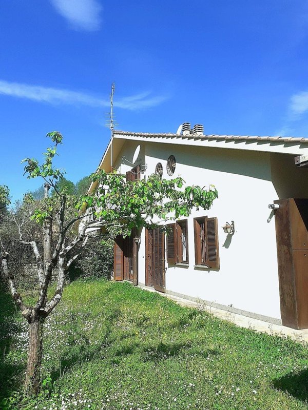 casa indipendente in vendita a Ronciglione
