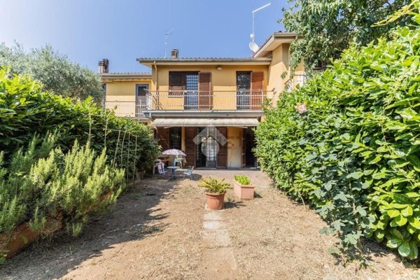 casa indipendente in vendita a Ronciglione