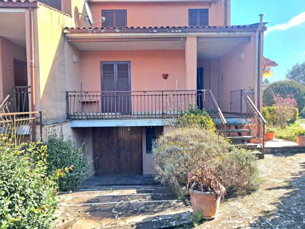 casa indipendente in vendita a Ronciglione