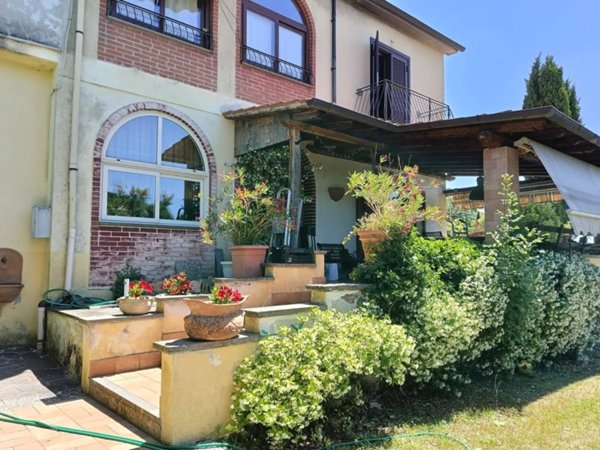 casa indipendente in vendita a Ronciglione