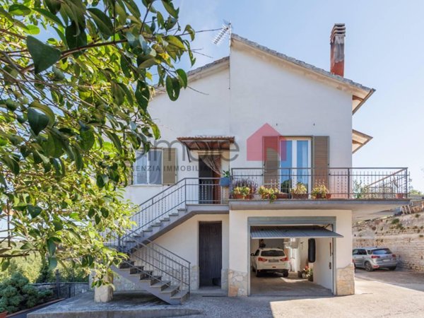 casa indipendente in vendita a Villa San Giovanni in Tuscia