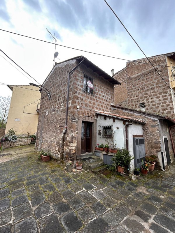 casa indipendente in vendita a Villa San Giovanni in Tuscia