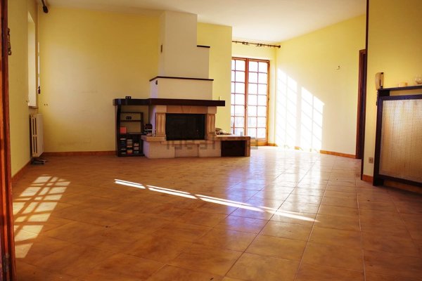 casa indipendente in vendita a San Lorenzo Nuovo