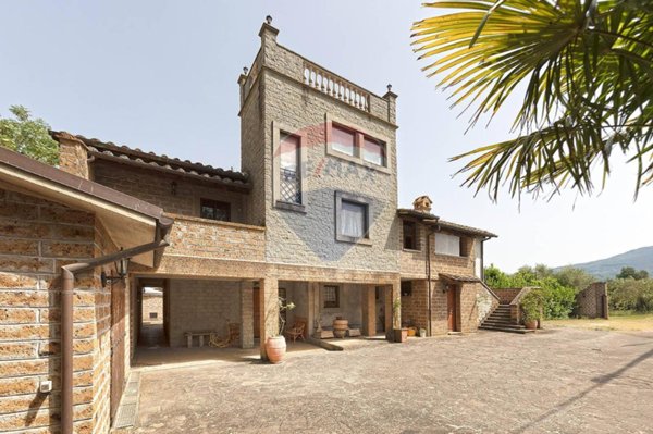casa indipendente in vendita a Soriano nel Cimino