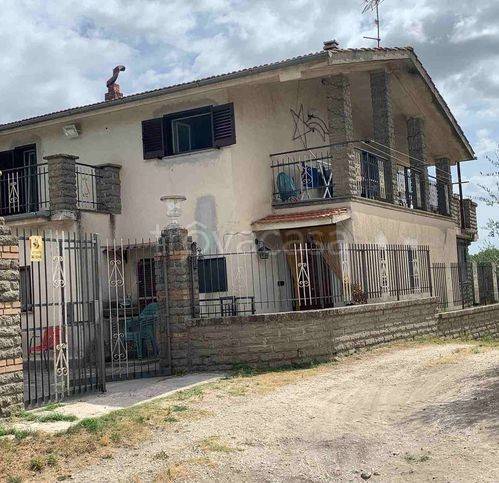 casa indipendente in vendita a Soriano nel Cimino