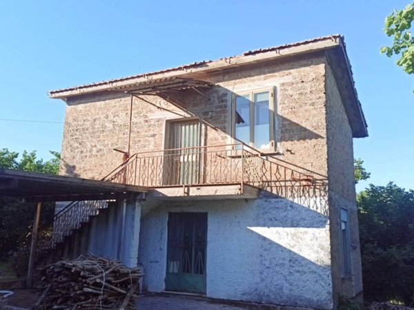 casa indipendente in vendita a Soriano nel Cimino