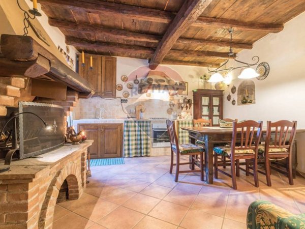 casa indipendente in vendita a Soriano nel Cimino in zona Chia