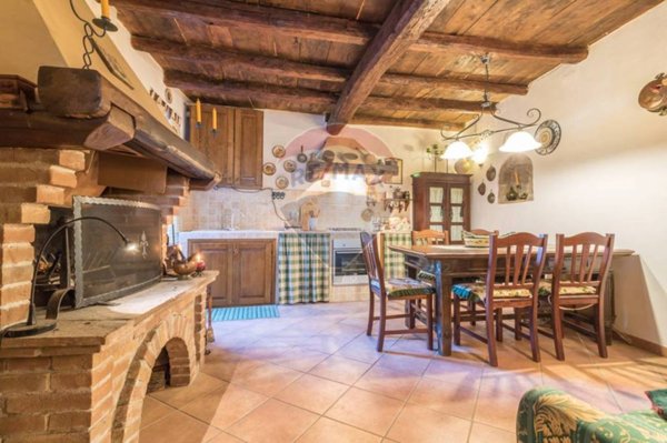 casa indipendente in vendita a Soriano nel Cimino in zona Chia
