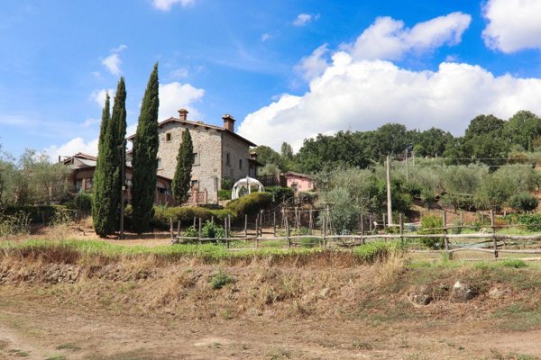 casale in vendita a Soriano nel Cimino