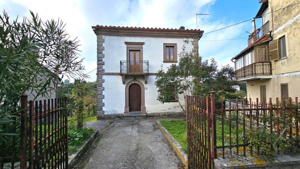 casa indipendente in vendita a Soriano nel Cimino in zona Chia