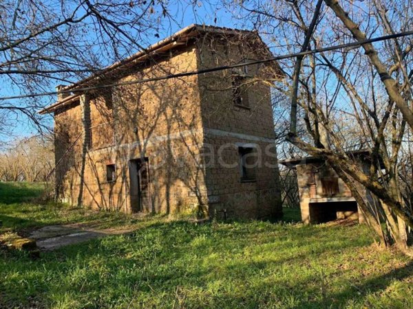 casa indipendente in vendita a Soriano nel Cimino