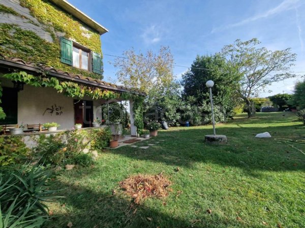 casa indipendente in vendita a Soriano nel Cimino