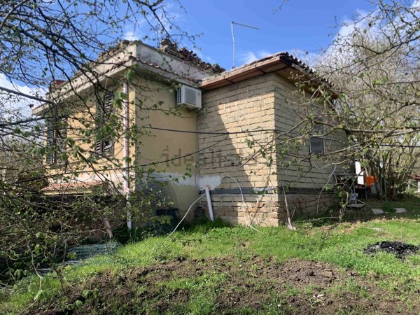 casa indipendente in vendita a Soriano nel Cimino