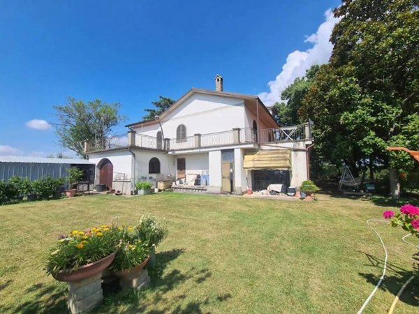 casa indipendente in vendita a Soriano nel Cimino in zona Chia