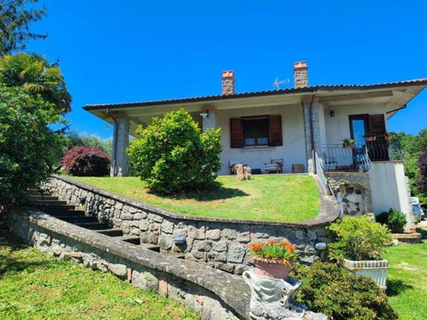 casa indipendente in vendita a Soriano nel Cimino
