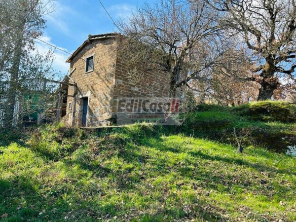 casa indipendente in vendita a Soriano nel Cimino