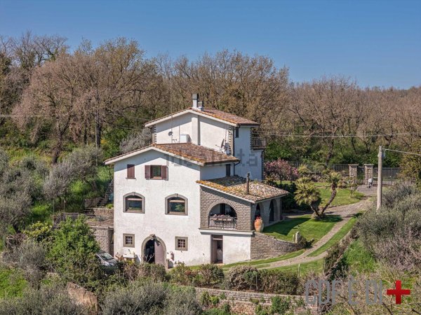 casa indipendente in vendita a Soriano nel Cimino