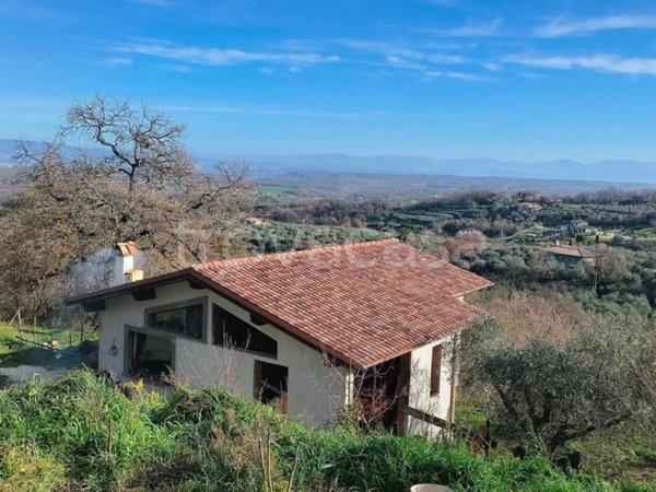 casa indipendente in vendita a Soriano nel Cimino