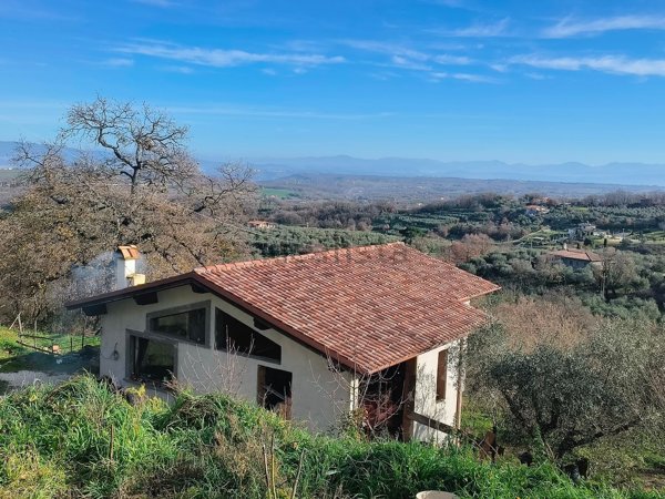 casa indipendente in vendita a Soriano nel Cimino