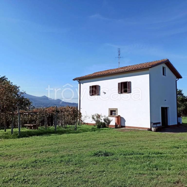 casa indipendente in vendita a Soriano nel Cimino