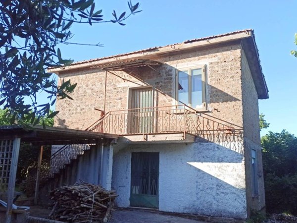 casa indipendente in vendita a Soriano nel Cimino