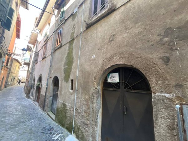 locale commerciale in vendita a Soriano nel Cimino