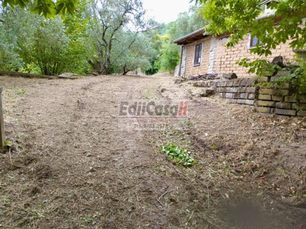 casa indipendente in vendita a Soriano nel Cimino