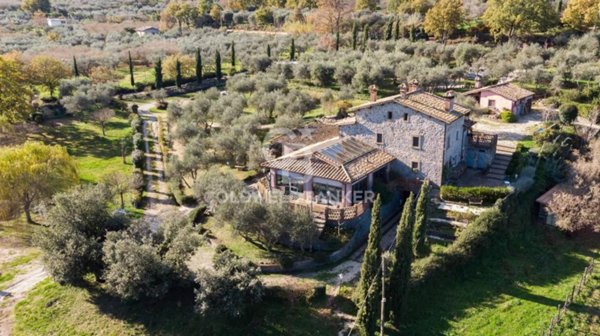 casa indipendente in vendita a Soriano nel Cimino