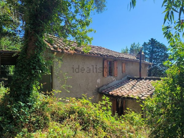 casa indipendente in vendita a Soriano nel Cimino