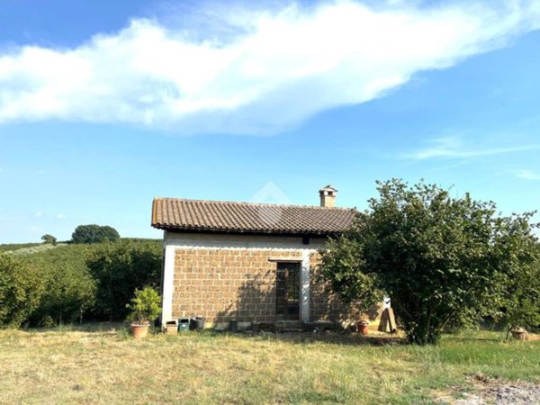 casa indipendente in vendita a Soriano nel Cimino in zona Sant'Eutizio
