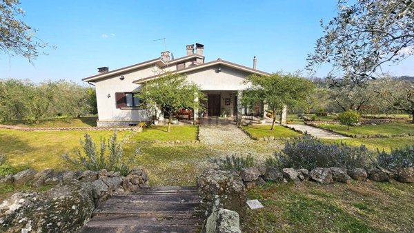 casa indipendente in vendita a Soriano nel Cimino