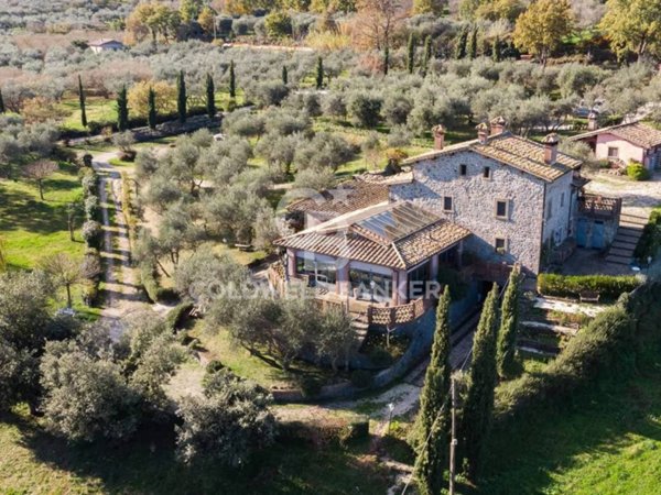 casa indipendente in vendita a Soriano nel Cimino