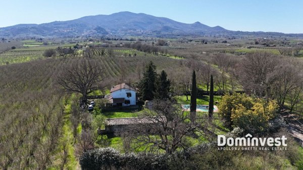 casa indipendente in vendita a Soriano nel Cimino