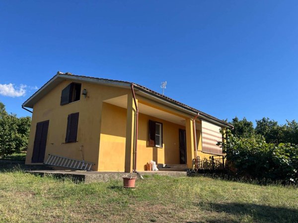 casa indipendente in vendita a Soriano nel Cimino
