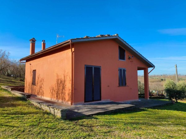 casa indipendente in vendita a Soriano nel Cimino