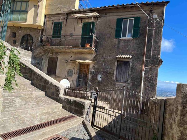 casa indipendente in vendita a Soriano nel Cimino