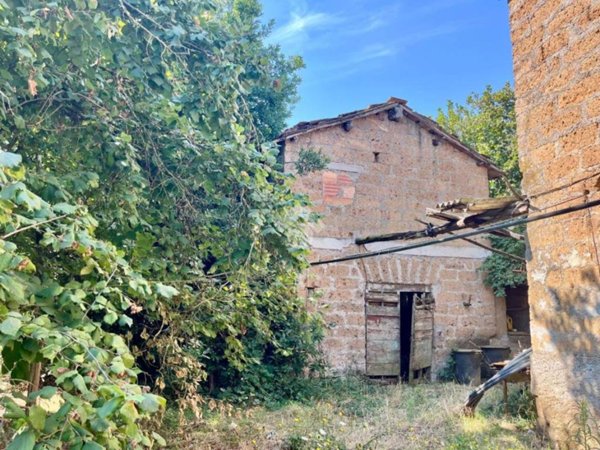 casa indipendente in vendita a Soriano nel Cimino in zona Sant'Eutizio