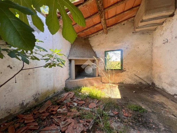 casa indipendente in vendita a Soriano nel Cimino in zona Sant'Eutizio