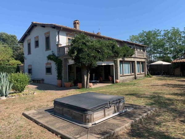 casa indipendente in vendita a Soriano nel Cimino