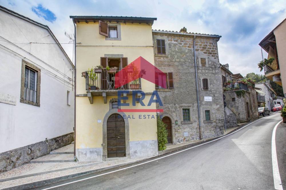 casa indipendente in vendita a Soriano nel Cimino in zona Chia