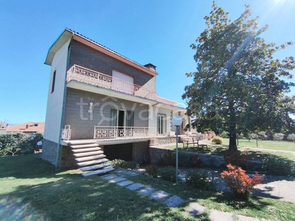 casa indipendente in vendita a Soriano nel Cimino