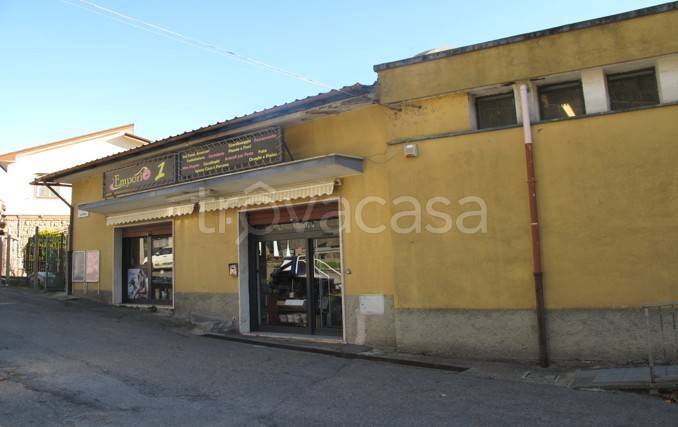 locale commerciale in vendita a Soriano nel Cimino