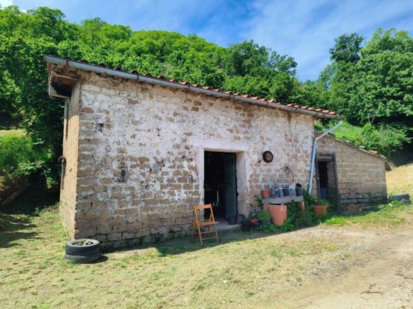 locale commerciale in vendita a Soriano nel Cimino