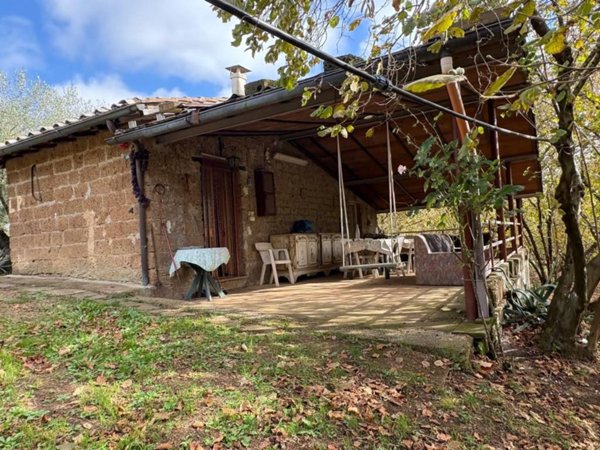 casa indipendente in vendita a Soriano nel Cimino